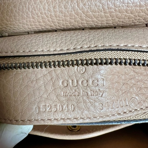 Gucci Bamboo Nouveau Camellia Medium
Fringe Bag - Picture 14 of 17